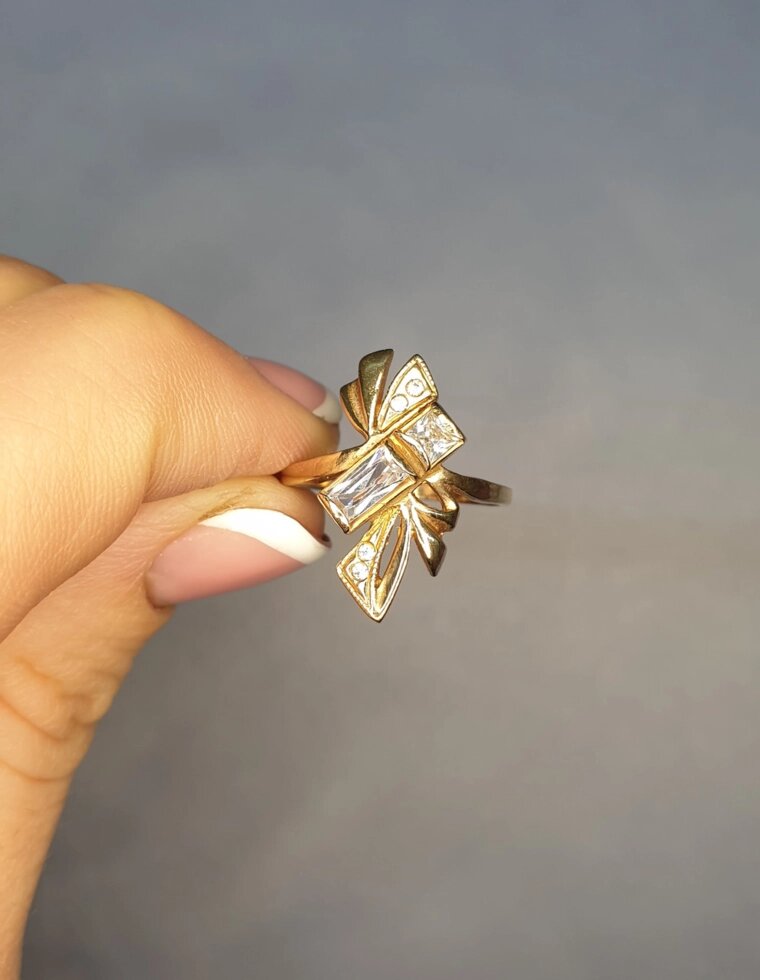 

Кольцо позолоченное с кубическим цирконием 21 2,6 г