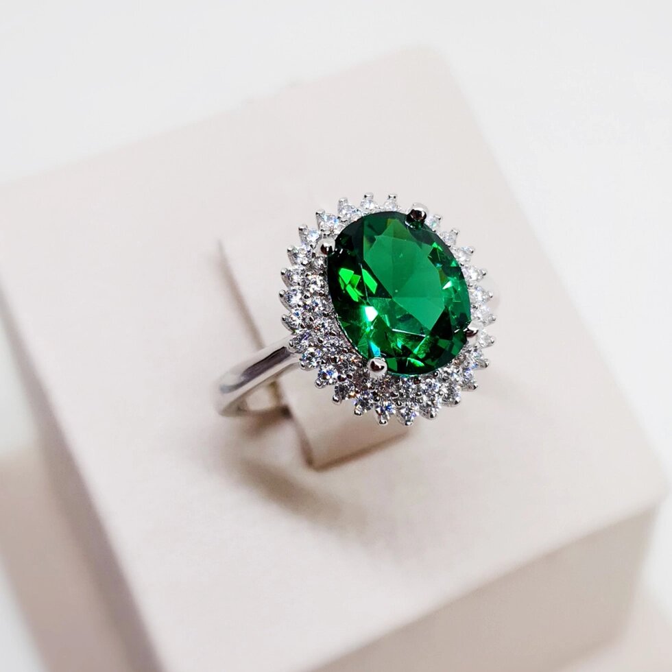 

Кольцо серебряное с зеленым агатом 18,5 3,95 г