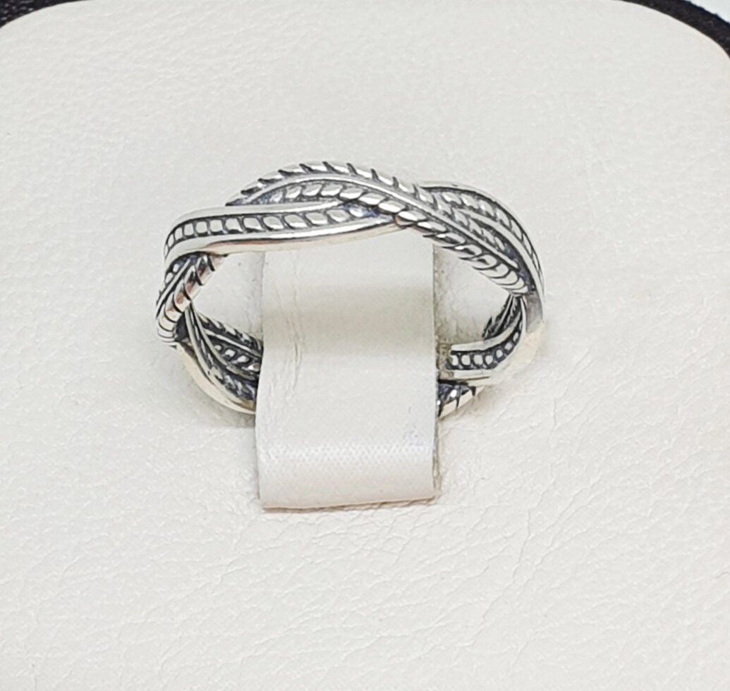 

Кольцо серебряное 19 2,89 г