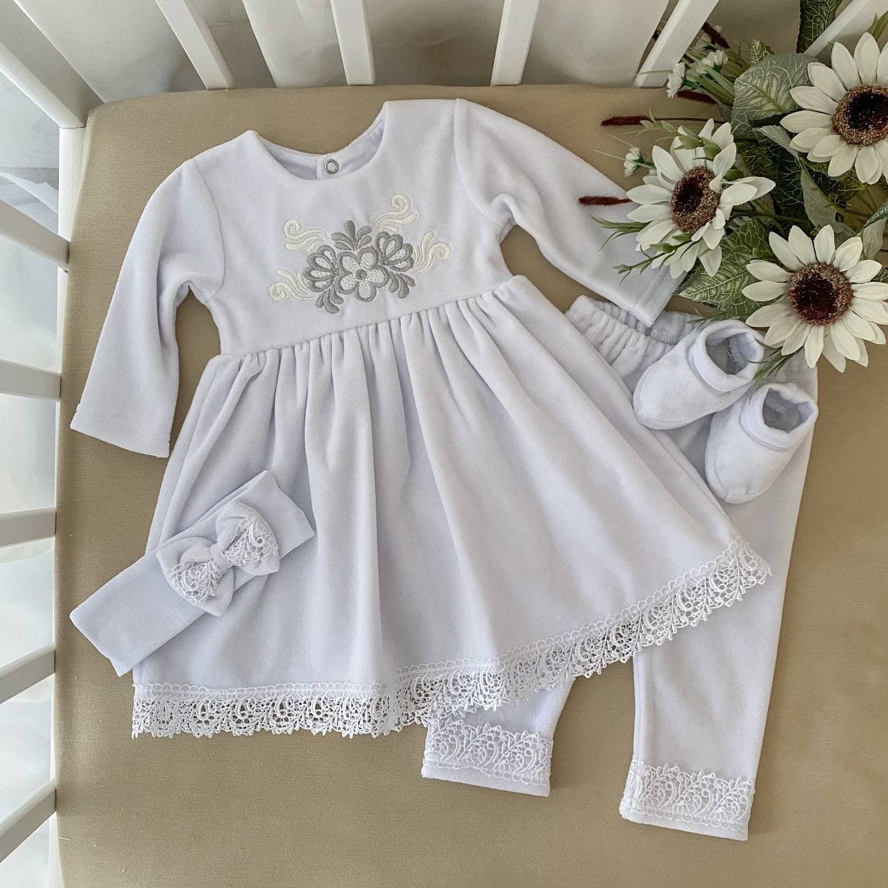 

Костюм BetiS"Квітонька В" Білий/срібло Велюр 27683527 Зріст 74