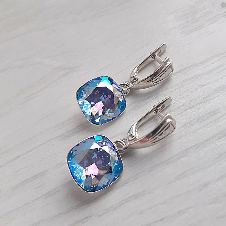 

Серьги Hand Made с подвесками Swarovski цвета Light Sapphire Shimmer