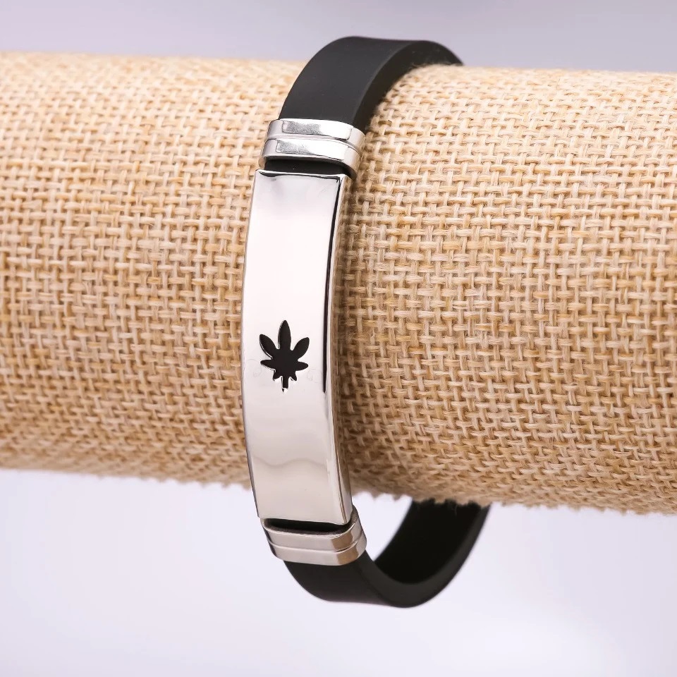 

Браслет силиконовый "Cannabis" 2900000130982