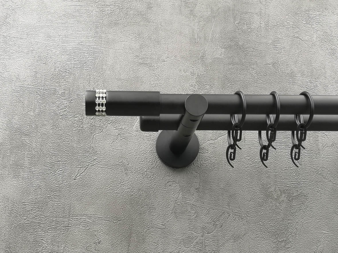 

Карниз Quadrum Хантос 240 см двойной черный матовый универсальный 19/19 мм гладкая (кольца с крючками)