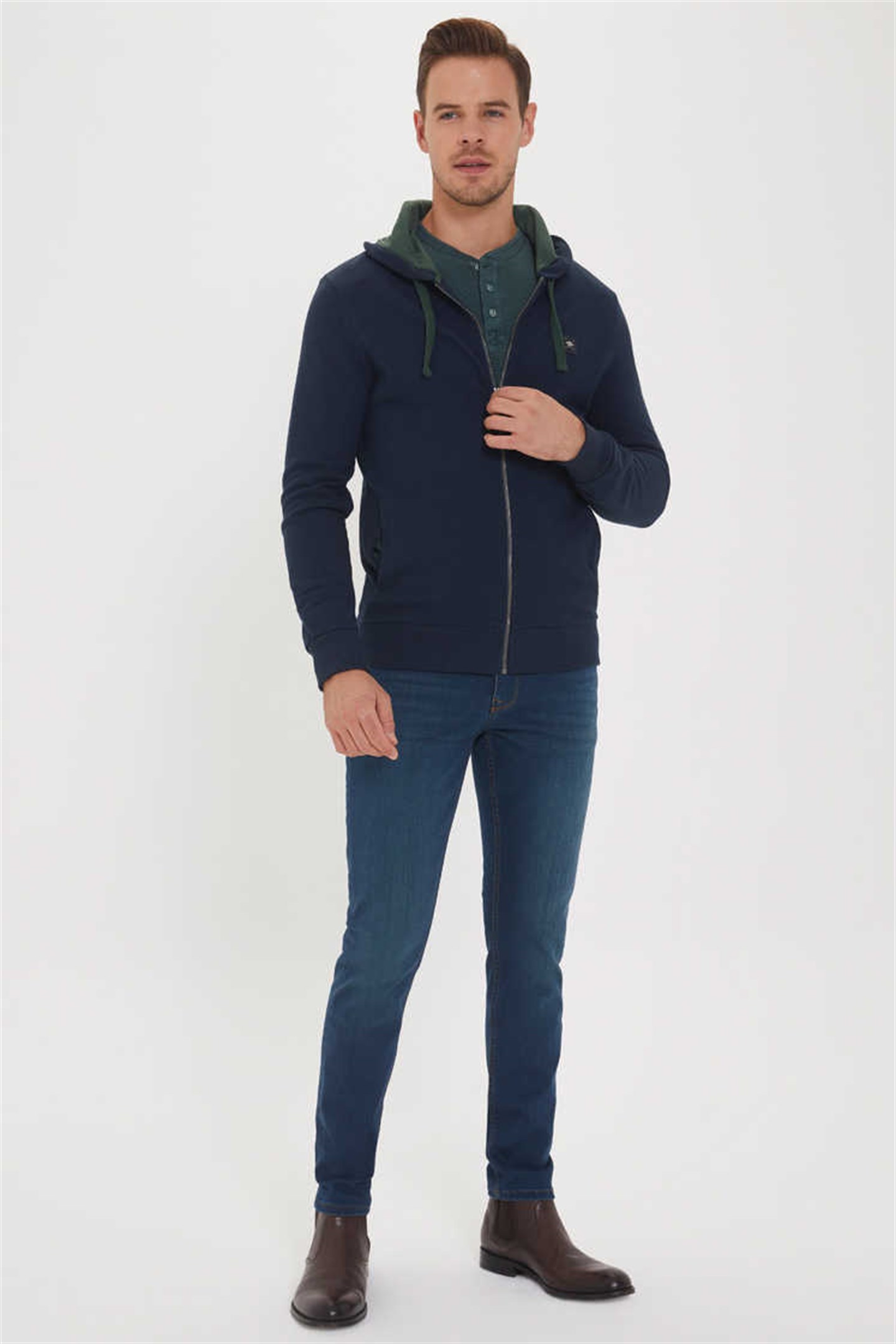 

Свитшот мужской Lee Cooper Темно-синий  (201 LCM 241050 LACİVERT, Свитшот мужской Lee Cooper Темно-синий M (201 LCM 241050 LACİVERT)
