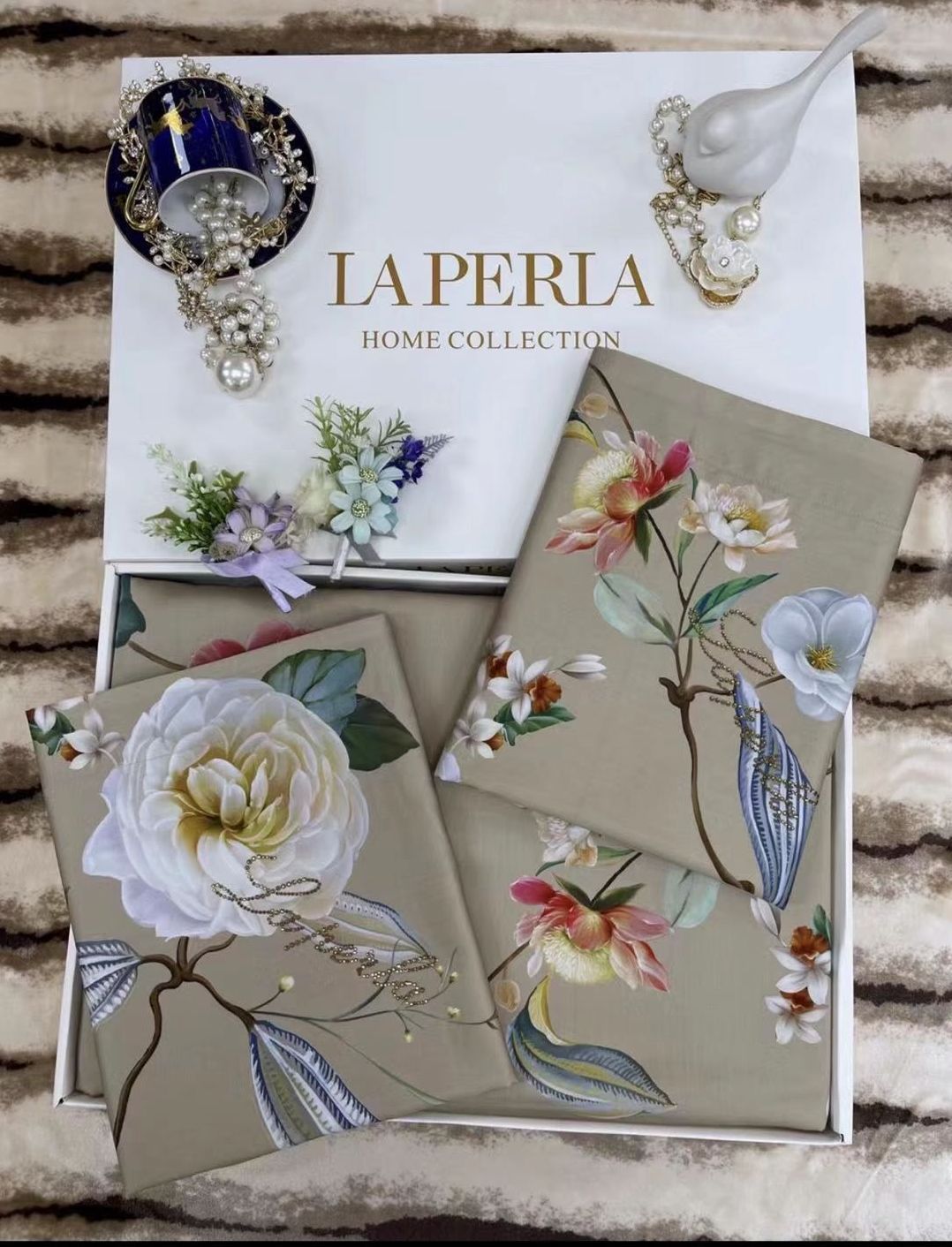 

Постельные наборы LA PERLA 150*210 150_210_30_2604LA PERLA