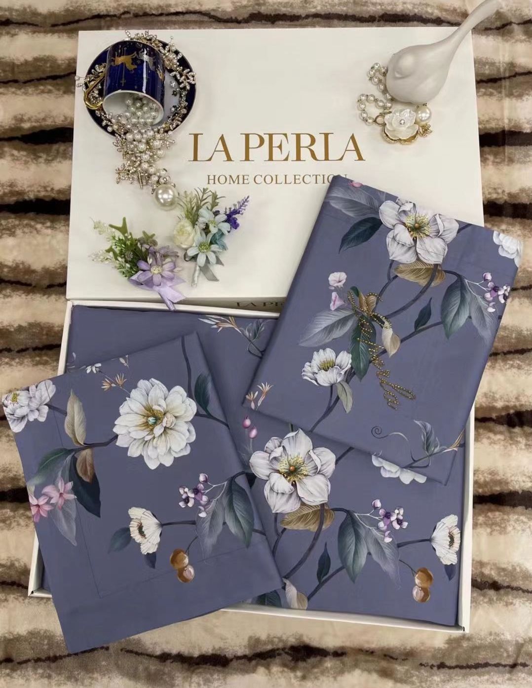 

Постельные наборы LA PERLA 150*210 150_210_30_2601LA PERLA
