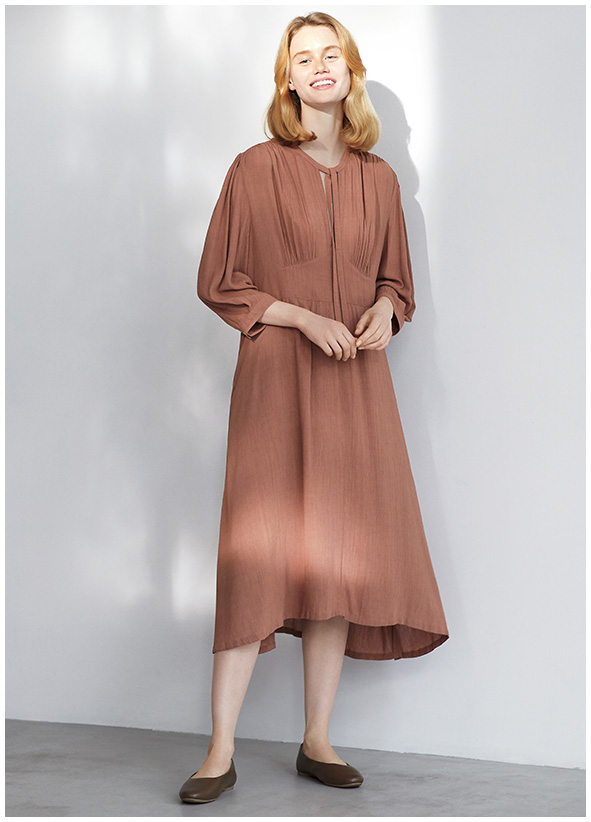 

Платье Uniqlo бабочка из вискозы, рукав 3\4 размер ХS коричневое