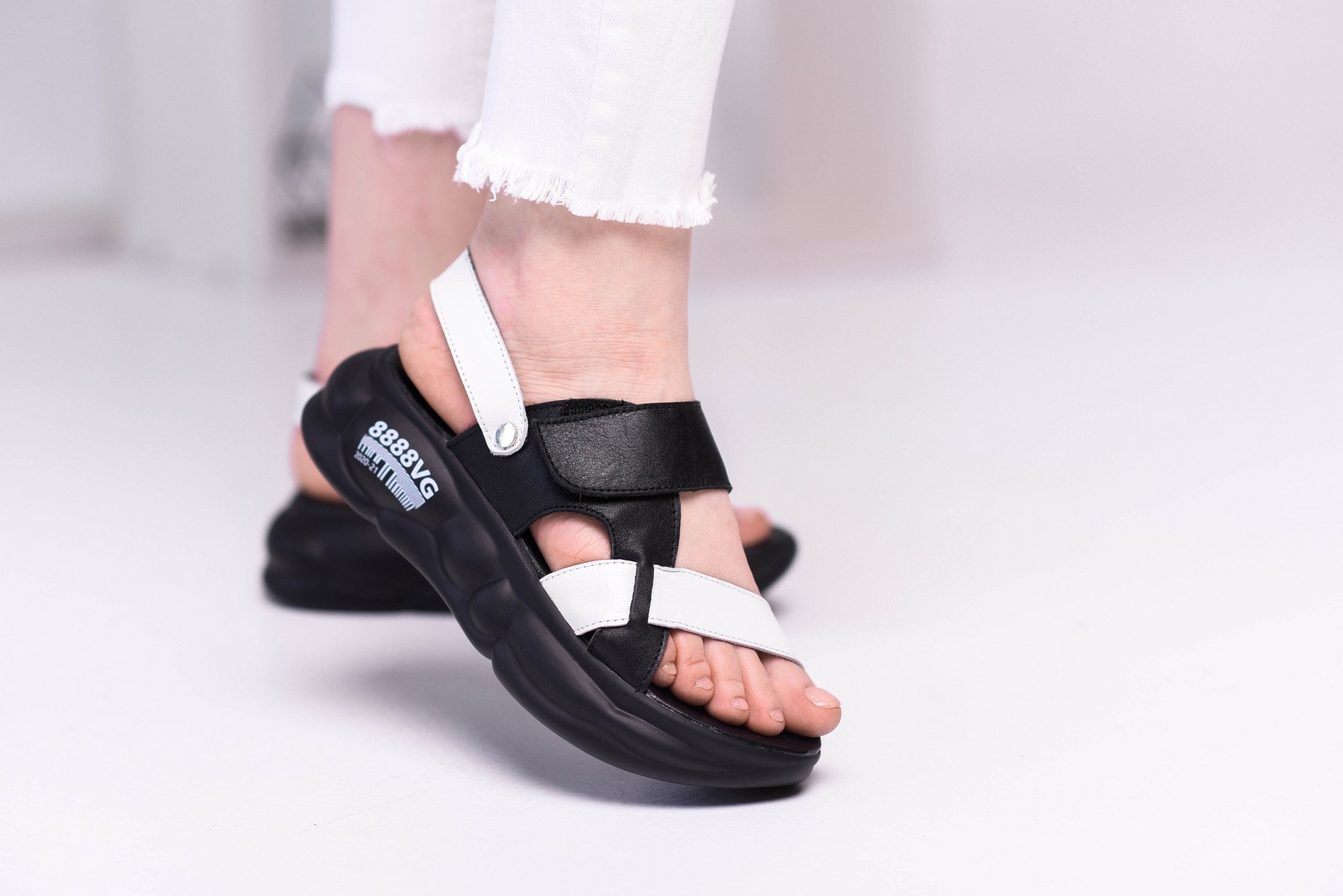 

Босоножки Maya Shoes 2492 Черный с белым 39р