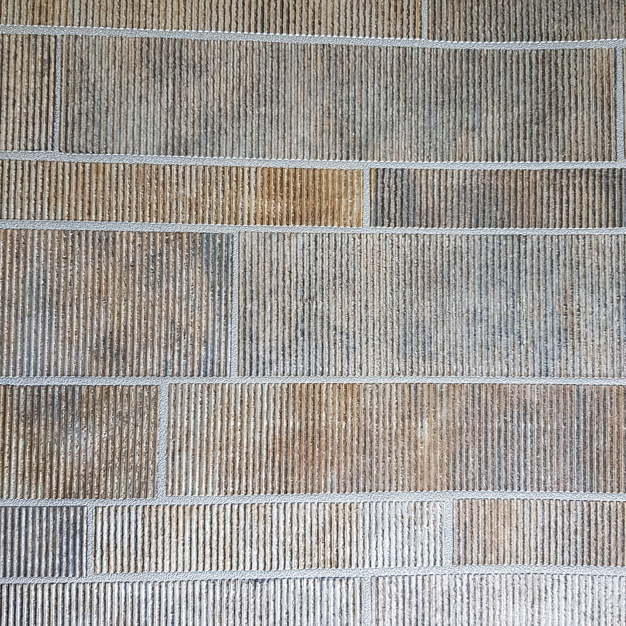 

Обои виниловые на флизелине Rasch Factory 0.53х10,05 геометрия полосы фигуры структурные золото серебро428216