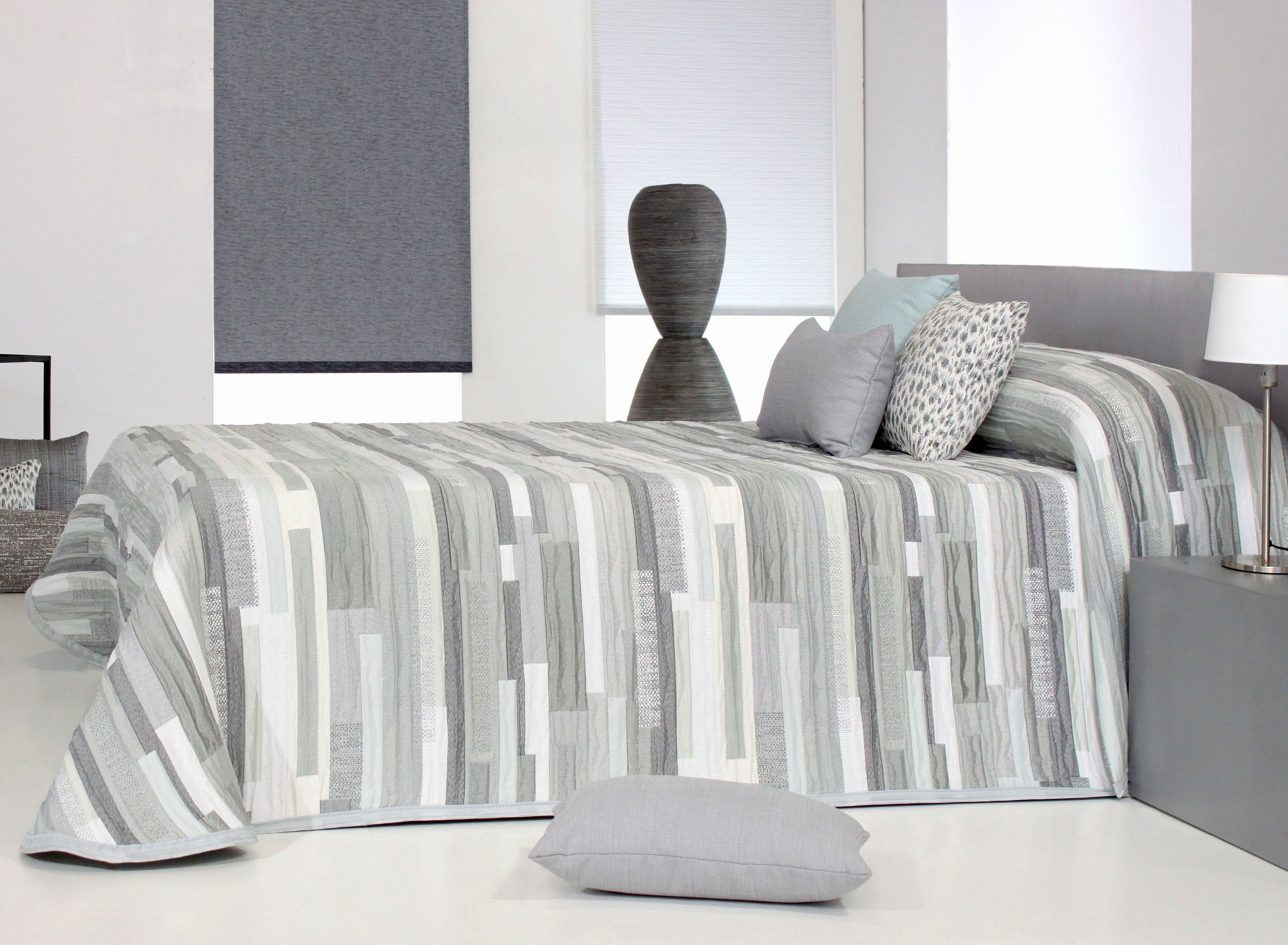 

Покрывало жаккардовое двухстороннее Reig Marti MATE c01 280x270 бежевое