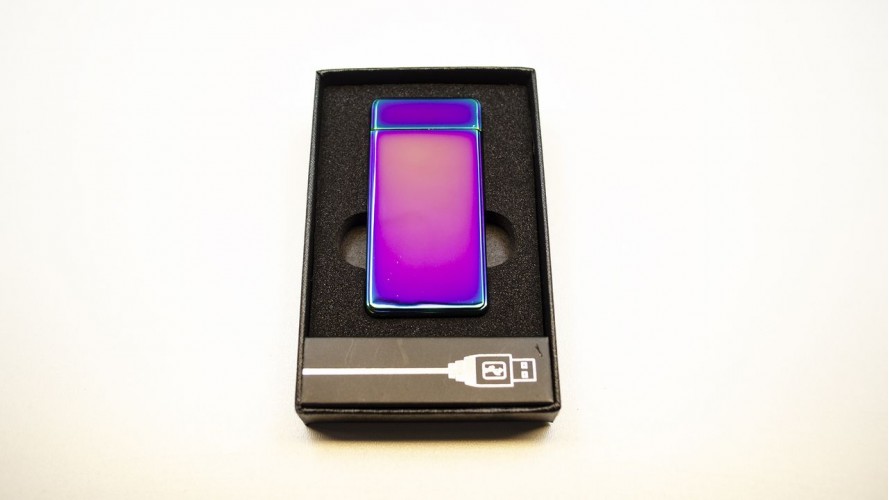 

USB зажигалка с двойной угловой дугой, сенсорным включением и индикатором заряда, хамелеон c гравировкой LIGHTER 09-023