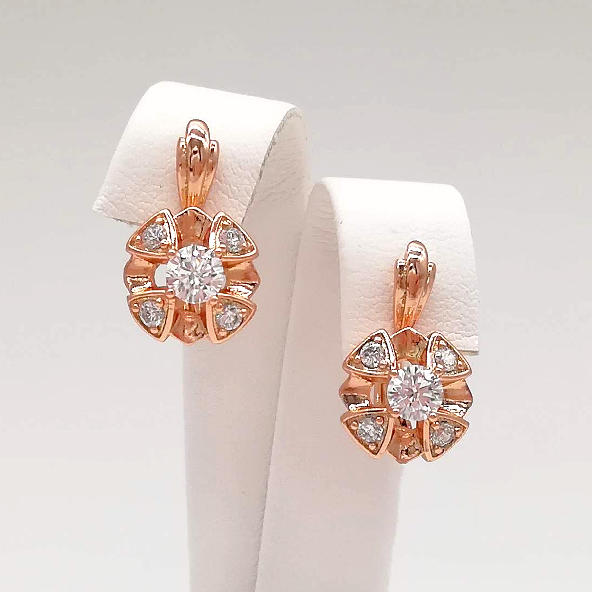 

Серьги Xuping из медицинского золота, белые фианиты, позолота PO, 24638
