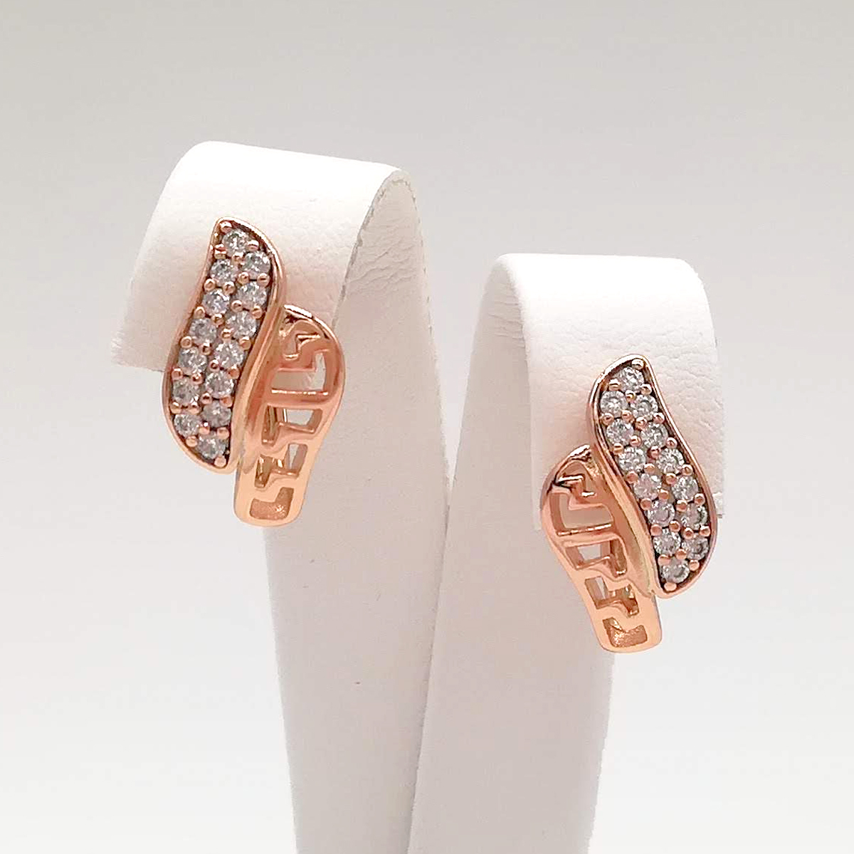 

Серьги Xuping из медицинского золота, белые фианиты, позолота PO, 24618