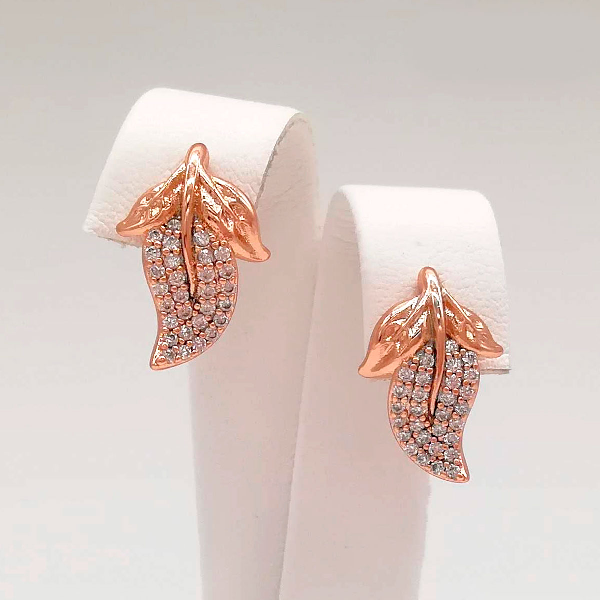 

Серьги Xuping из медицинского золота, белые фианиты, позолота PO, 24658