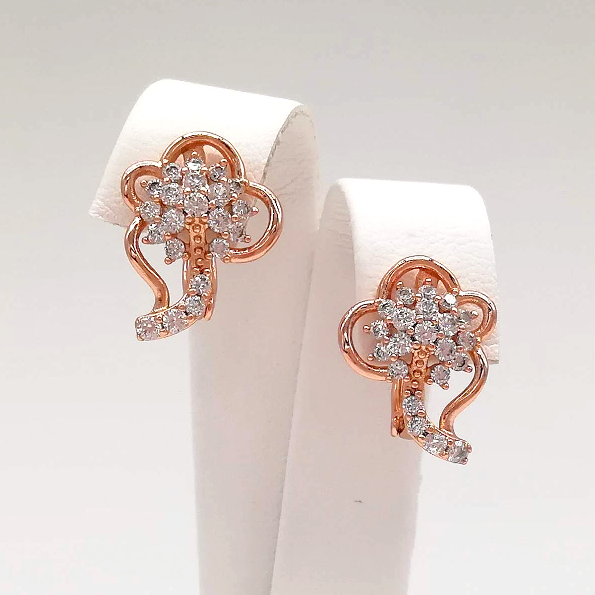 

Серьги Xuping из медицинского золота, белые фианиты, позолота PO, 24632