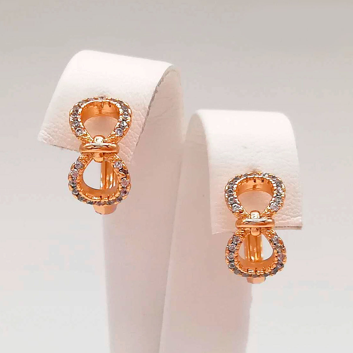 

Серьги Xuping из медицинского золота, белые фианиты, позолота 18K, 24580