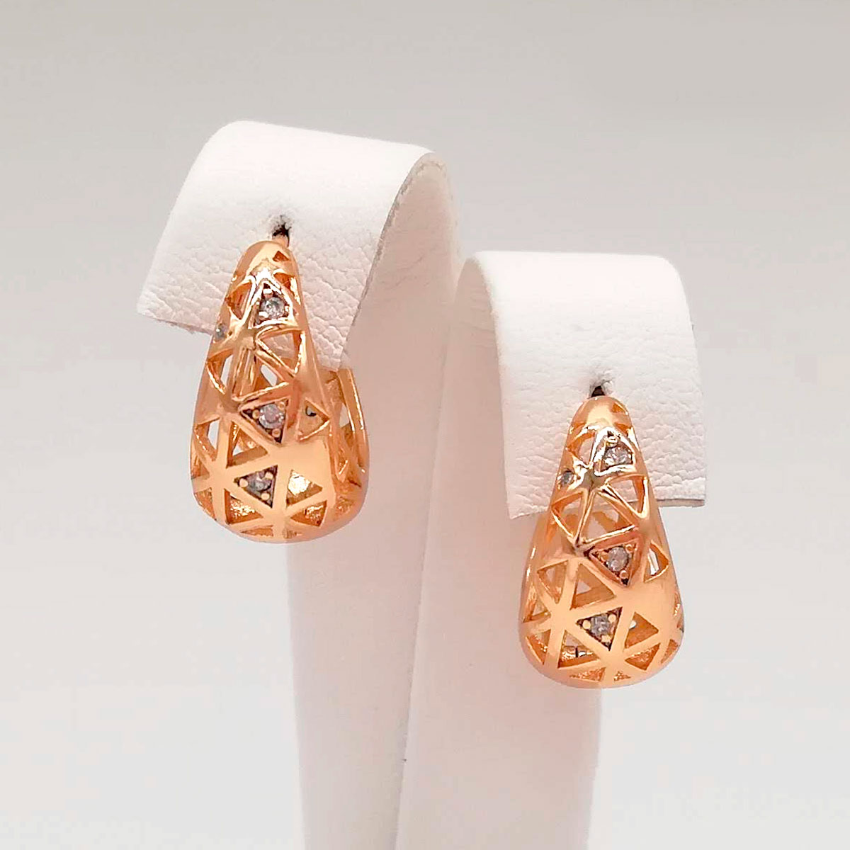 

Серьги Xuping из медицинского золота, белые фианиты, позолота 18К, 24590
