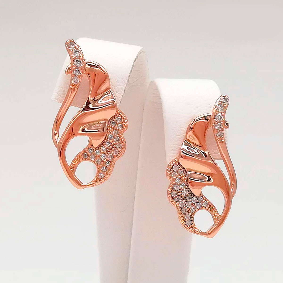 

Серьги Xuping из медицинского золота, белые фианиты, позолота PO, 24678