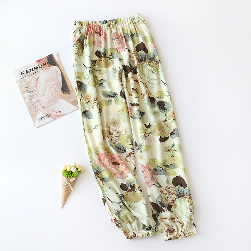 

Штаны домашние женские Delicate flowers Berni Fashion (L) Молочный