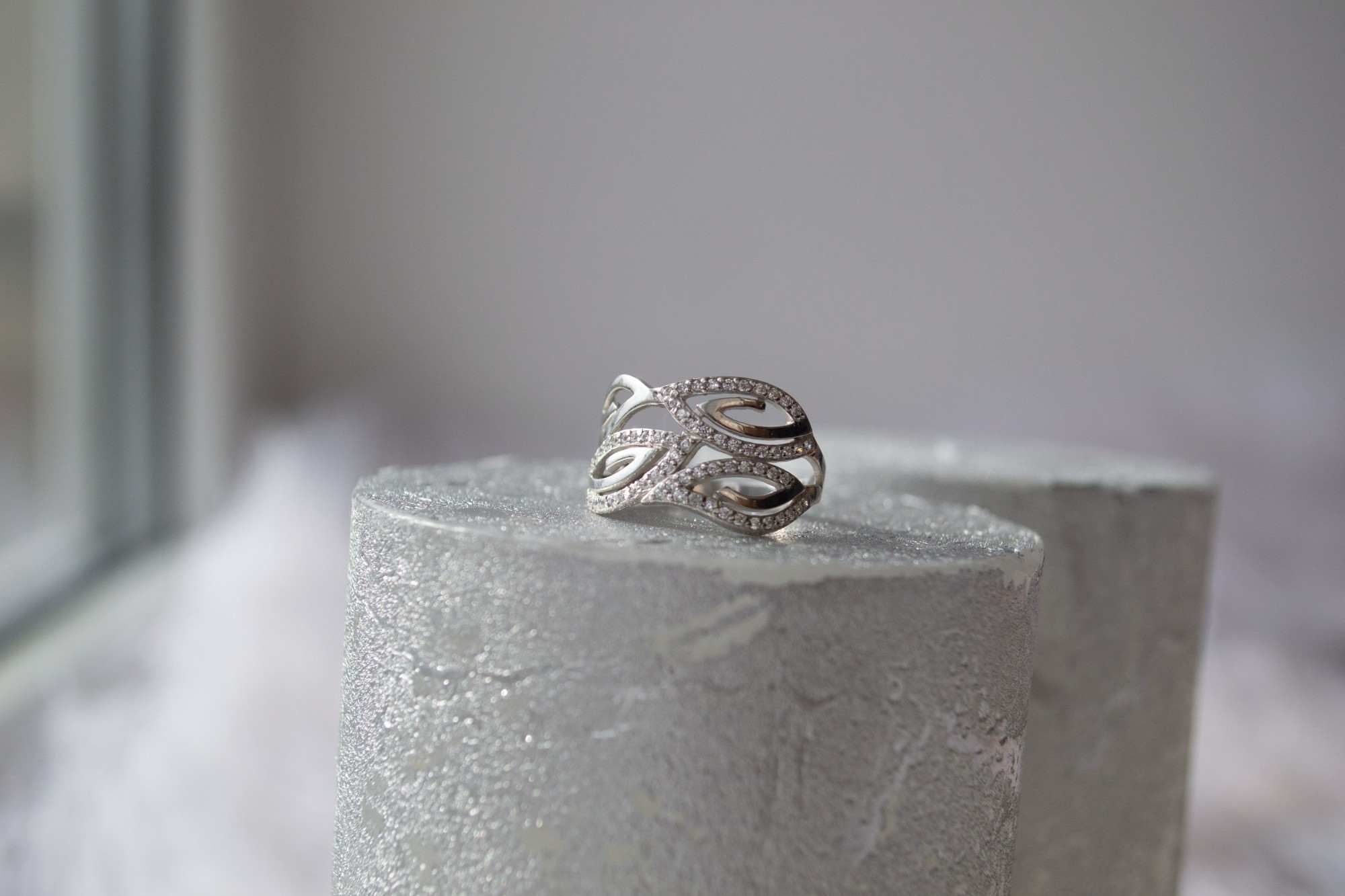 

Серебряное кольцо HARMONY 910569 21 бел.
