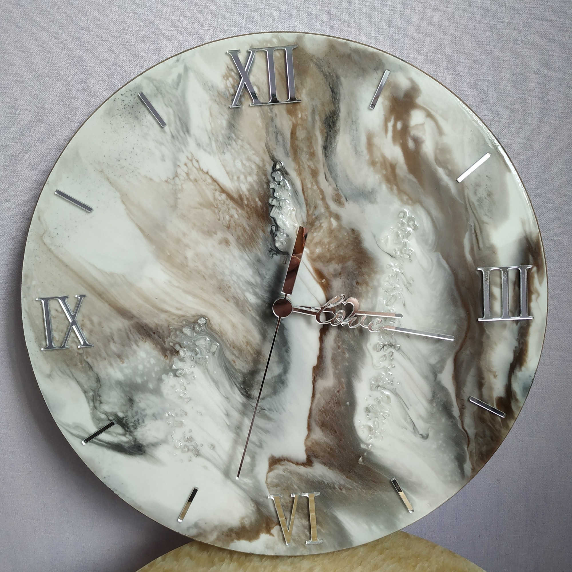 Часы настенные из эпоксидной смолы ручной работы 40 см (ЧЕС00000001 .