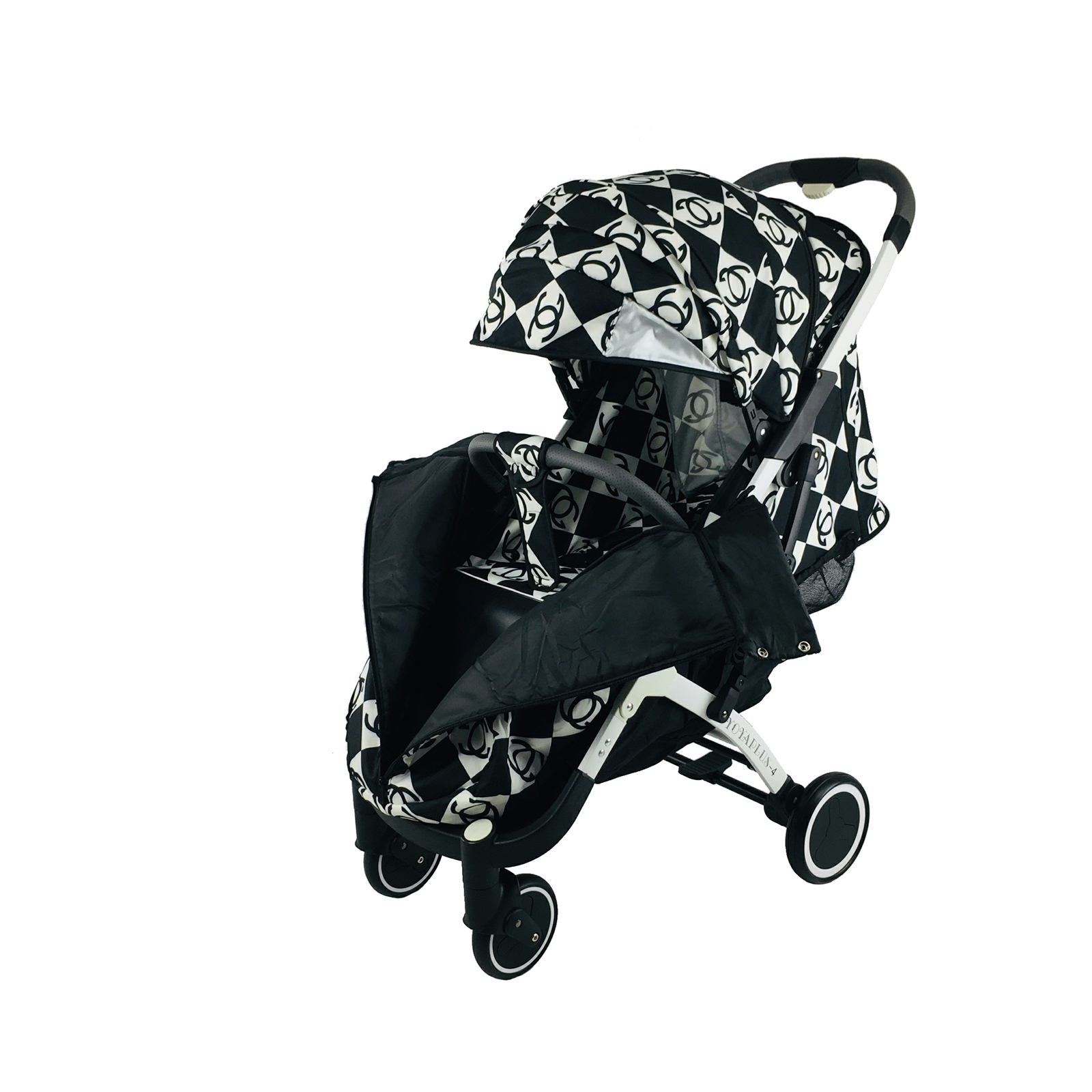 

Коляска Yoya Plus-4-2021 колёса 13,5/16 на молнии с Большим дождевиком и Конвертом на флисе Chanel на белой раме