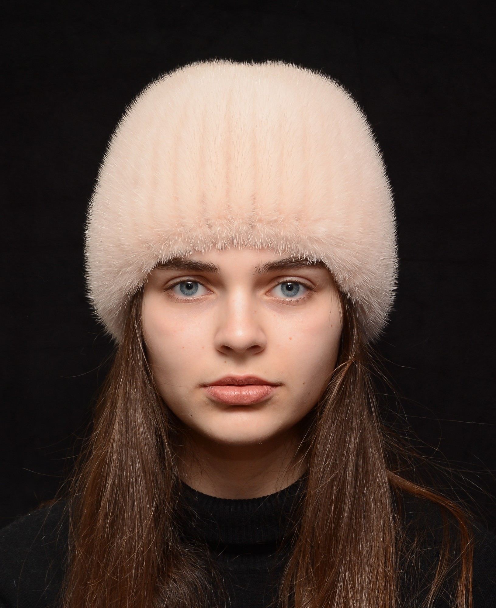 

Шапка норковая вязаная Меховой Стиль Листок 54-60 Пудровый (111/K)