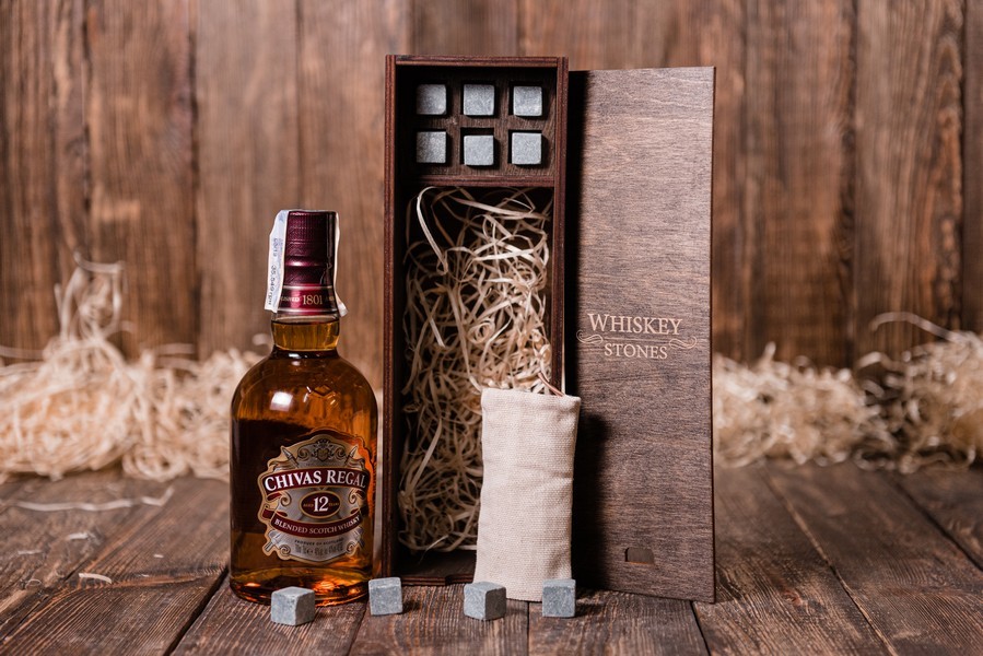 

Подарочный набор камней для виски с местом под бутылку Whiskey stones Original в деревянном пенале 6шт из стеатита + щипцы с инструкцией