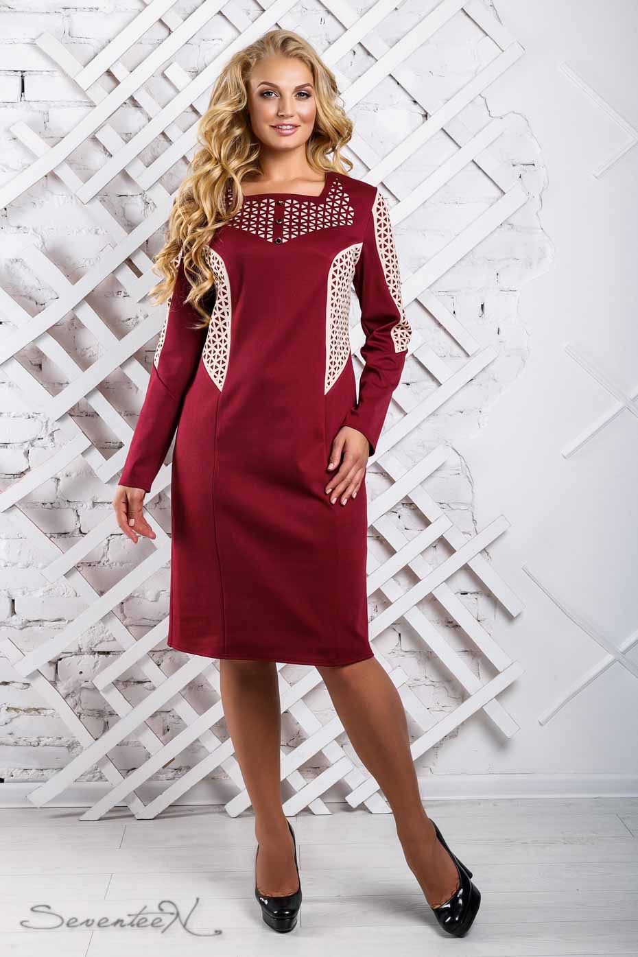 

Женское Seventeen трикотажное платье с перфорацией по бокам цвет бордовый 50 (862.2321)