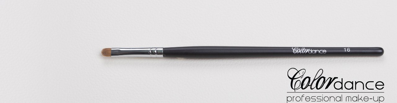 

Кисть №16 Color dance Black (Средняя клиновидная кисть для нанесения теней)