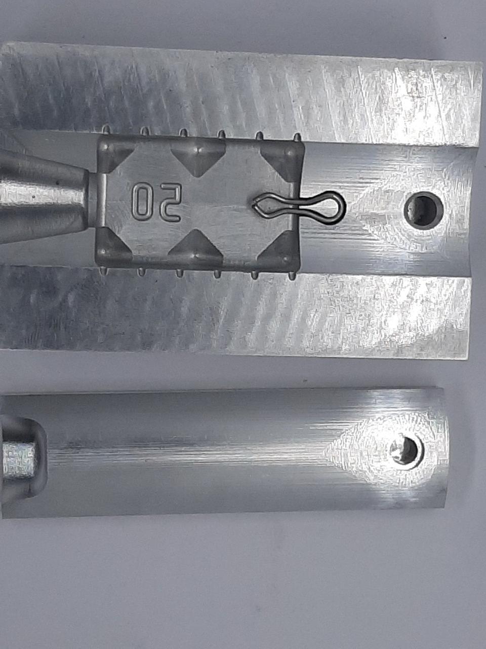 

Форма для фидерной кормушки с грунтозацепами сетка метал 5 клеток 50 грамм