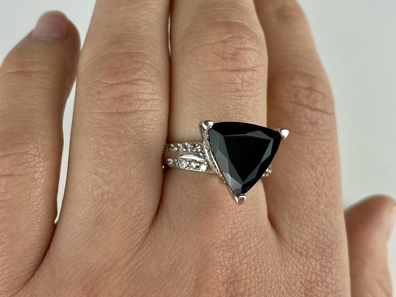 

Серебряное кольцо с Камнями Нефрит и Кварц Классика 009 Sky Jewelry 18 (2927ав)