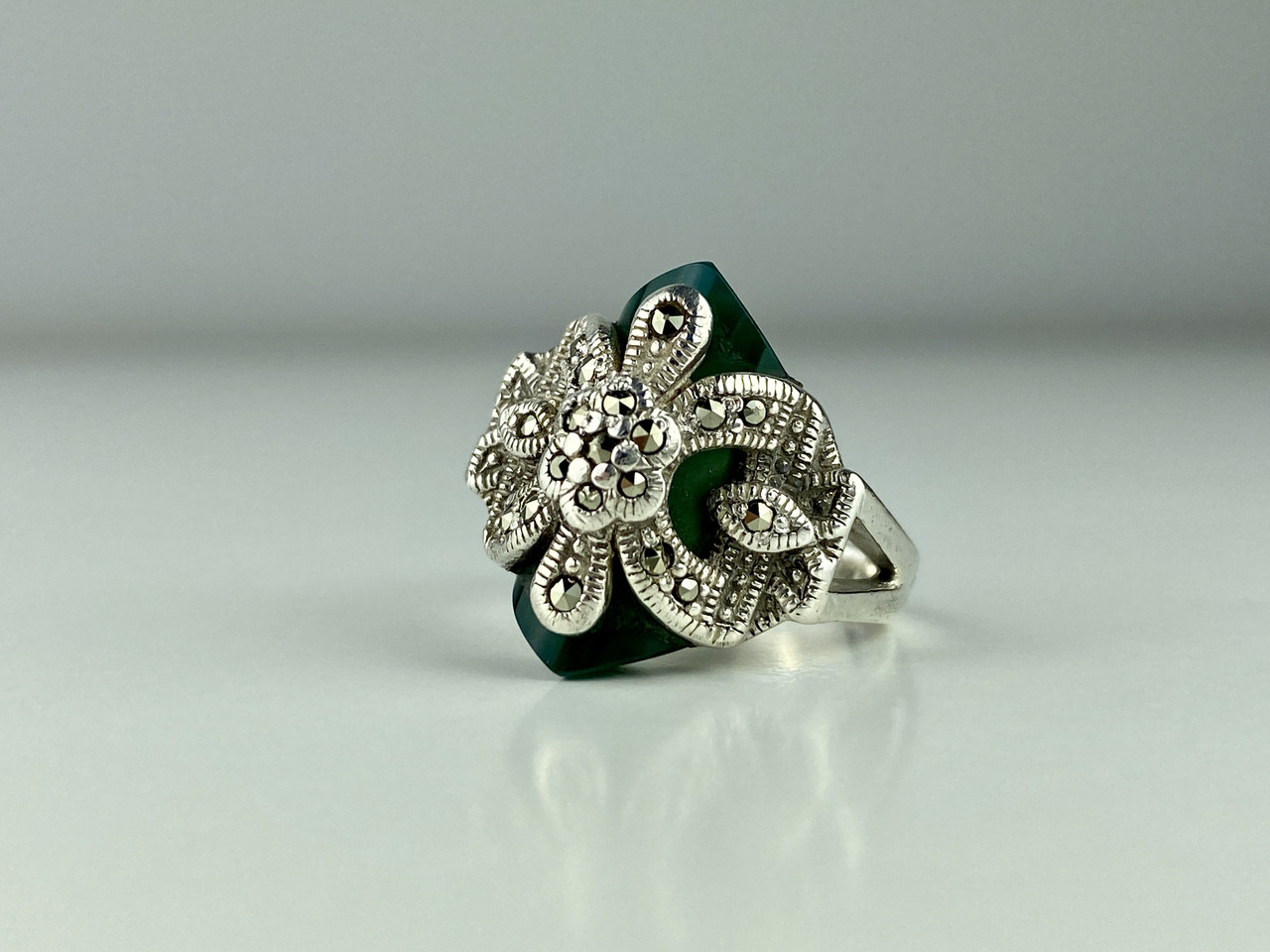

Серебряное кольцо с Нефритом И Камнями Морион 666 Sky Jewelry 16 (282л)