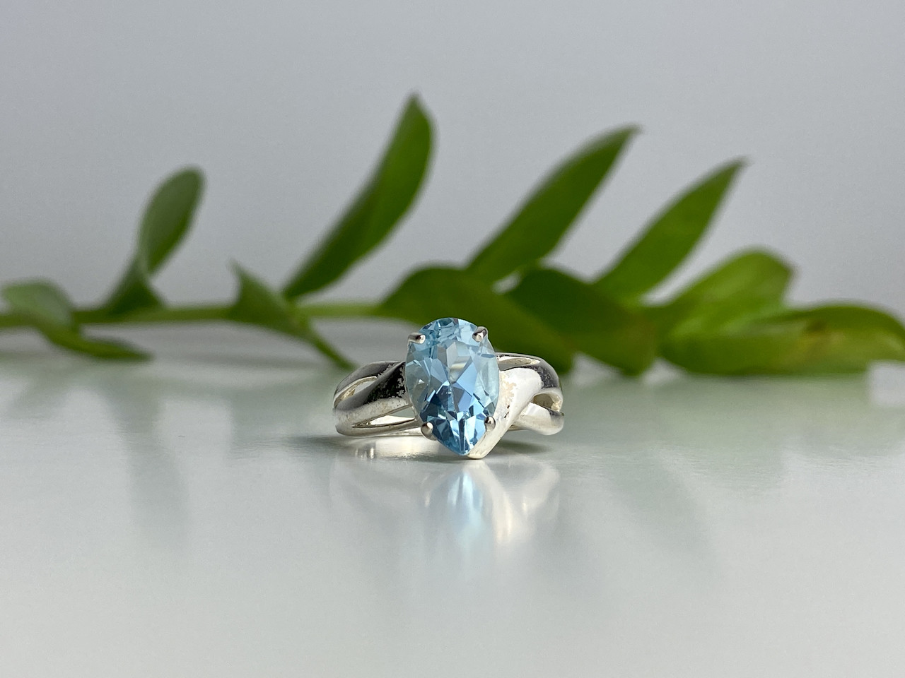 

Серебряное кольцо с Топазом Капля 2627 Sky Jewelry 17,5 (л889000)