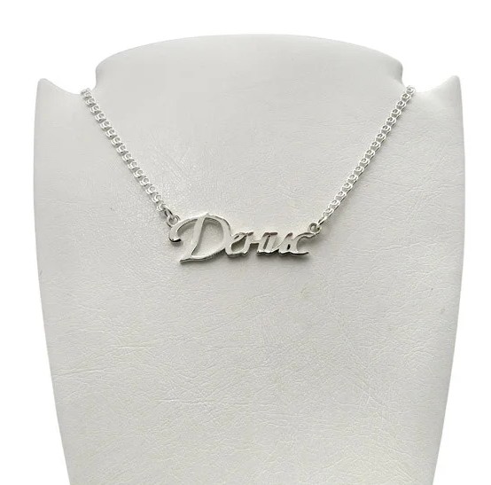 

Серебряное колье Shkatulka с именем Денис 912-0