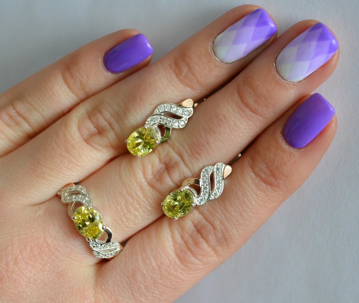 

Серебряный набор Shkatulka с камнями 117н-0, цвет желтый