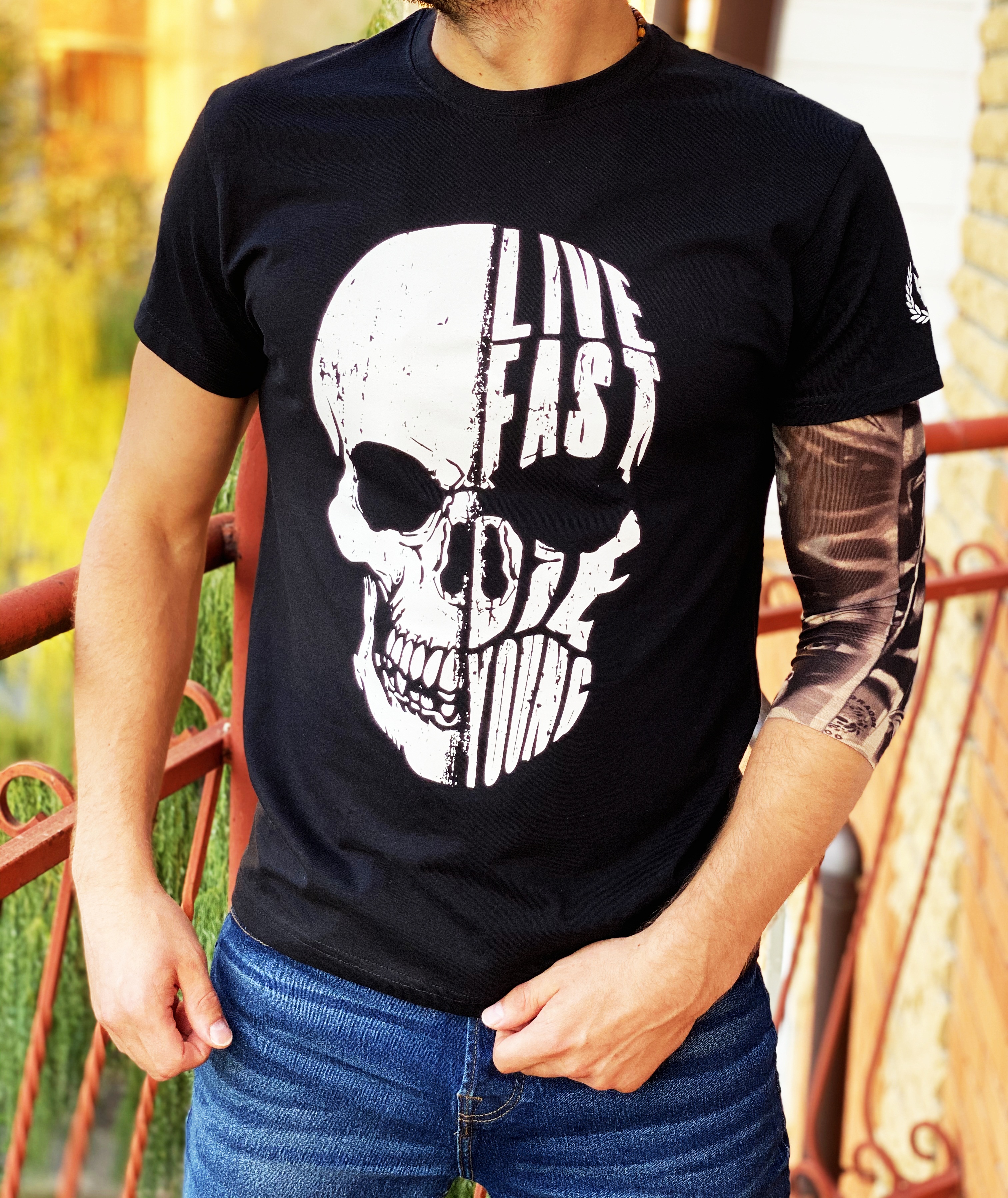 

Футболка Miracle Live Fast Die YoungL черная (F05)