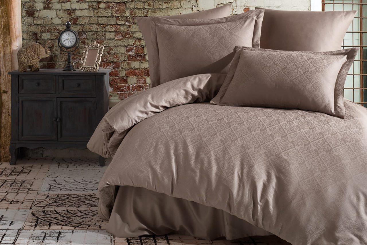 

Постельное белье Saheser Jacquard Vip Satin 200X220 Monogram Kahve