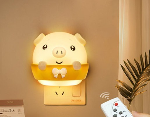 Детский светодиодный ночник-розетка LED с датчиком освния 3M Свинка .