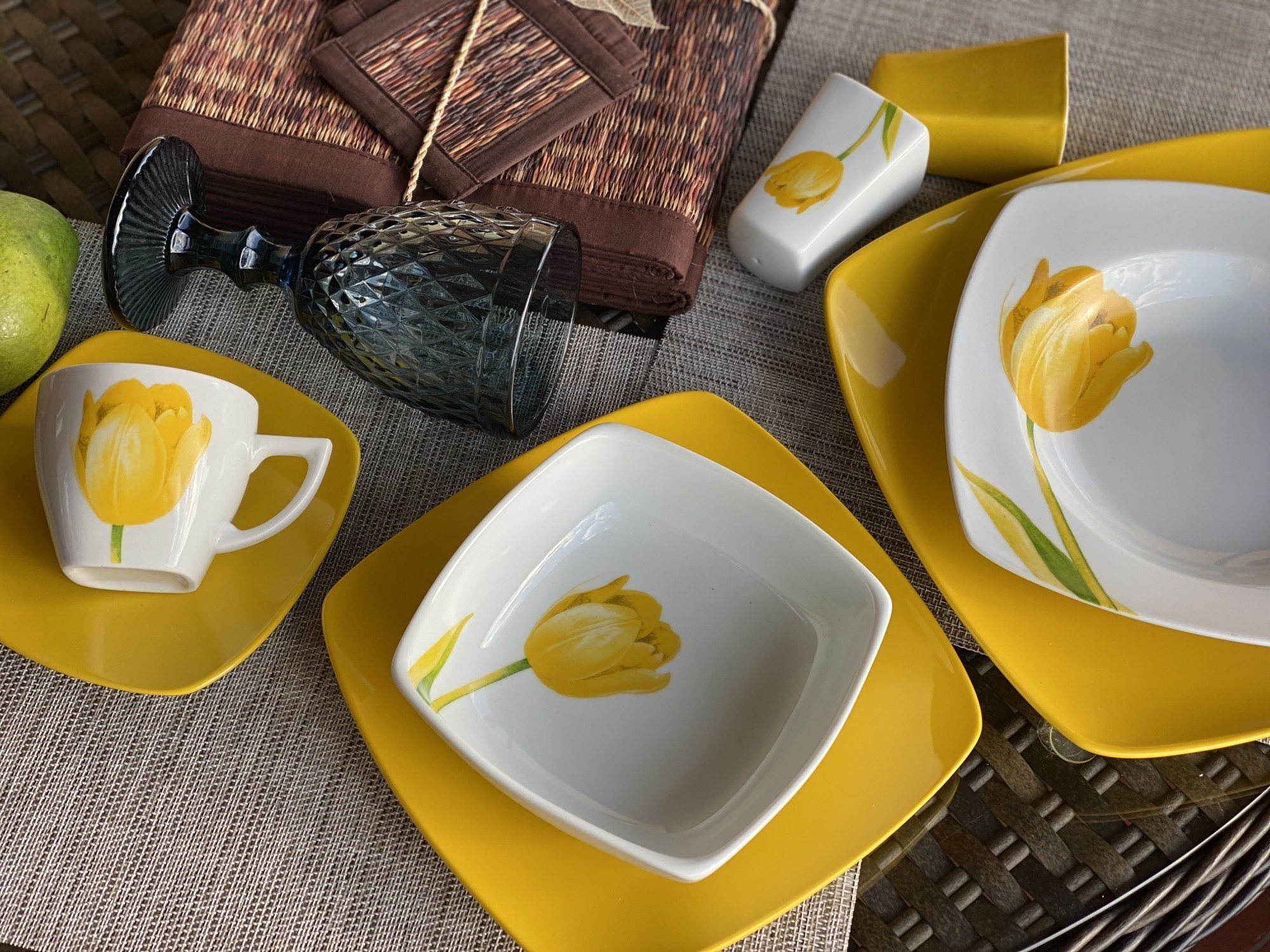 

Набор столовой посуды Dinner Set Желтый