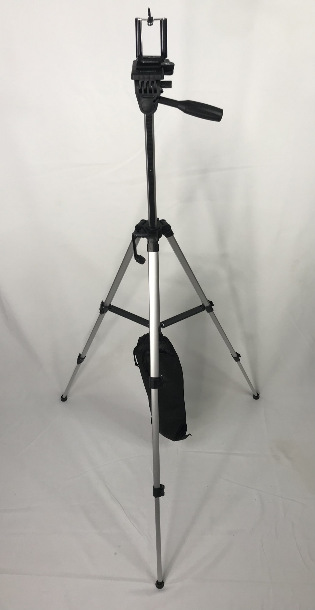 Высокий штатив (тренога) Tripod 330A для телефона и камеры 134см + Чехол –  фото, отзывы, характеристики в интернет-магазине ROZETKA от продавца:  MAGPIE | Купить в Украине: Киеве, Харькове, Днепре, Одессе, Запорожье,  Львове