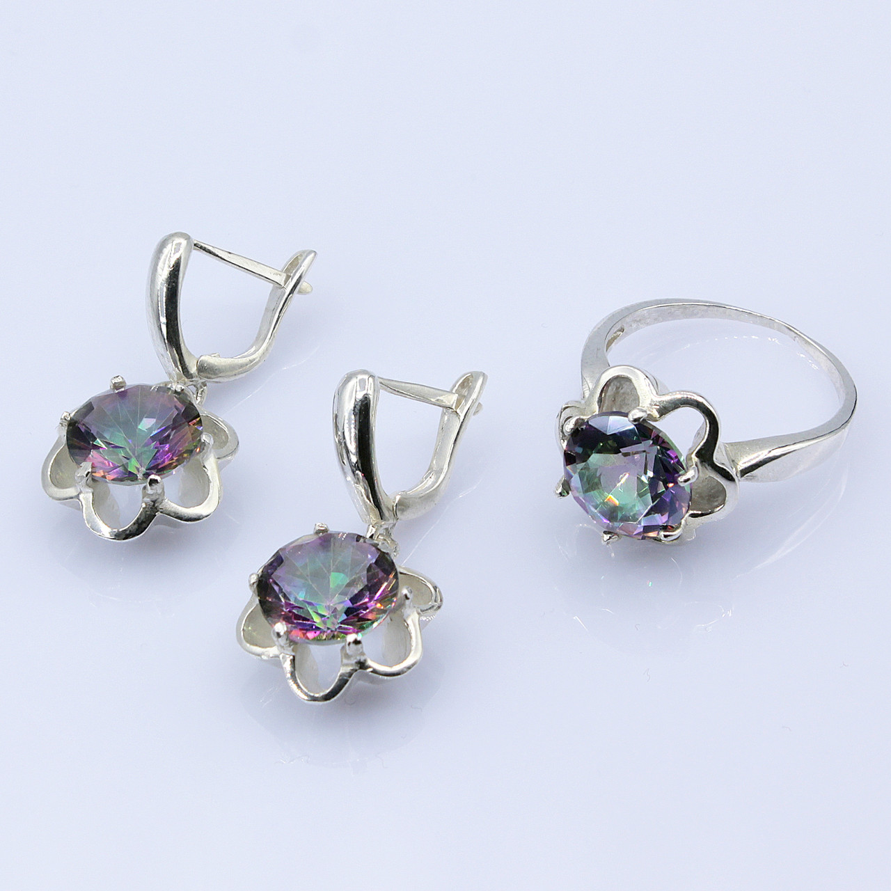 

Серебряное кольцо и серьги Кристалл с камнем мистик 18,5 р