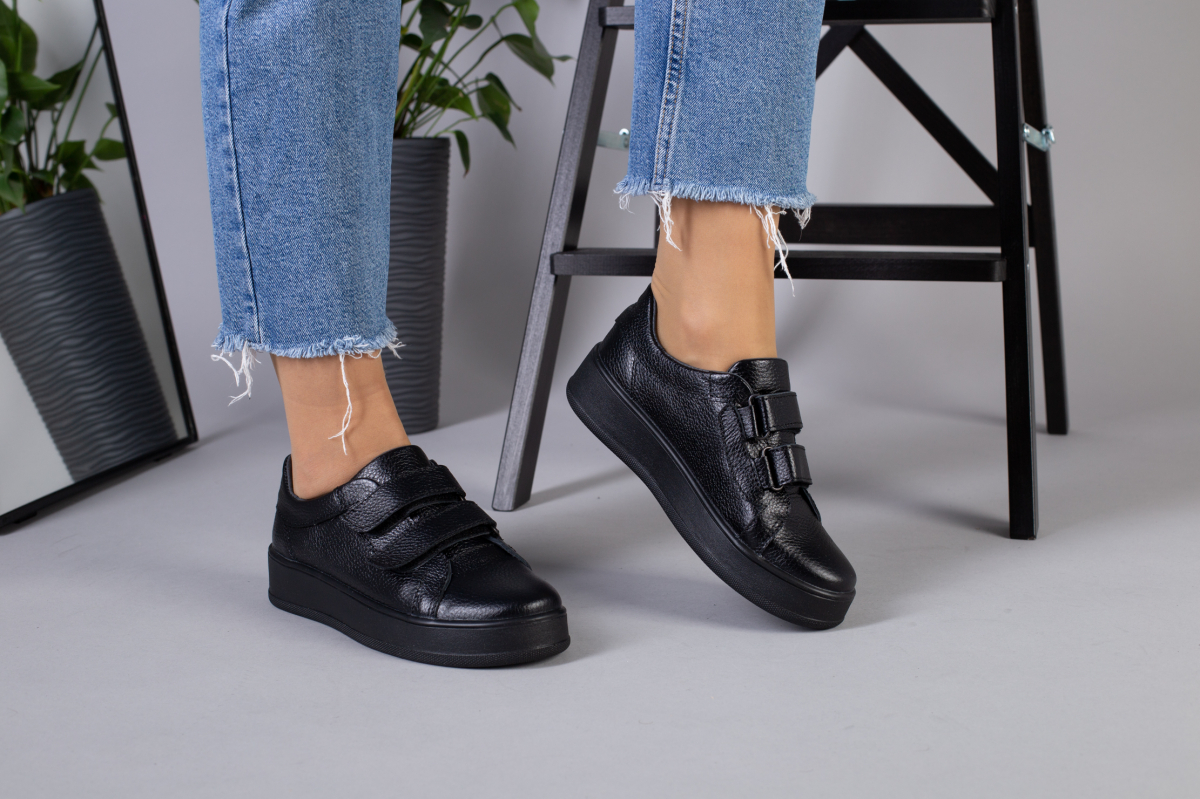 

Женские кожаные кеды LuxuryShoes 3144-2/40 Черные