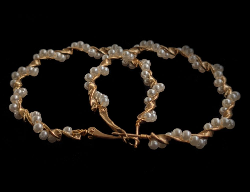 

Круглые серьги - кольца с мелкими жемчужными камушками Bridgitte Pearl Ring