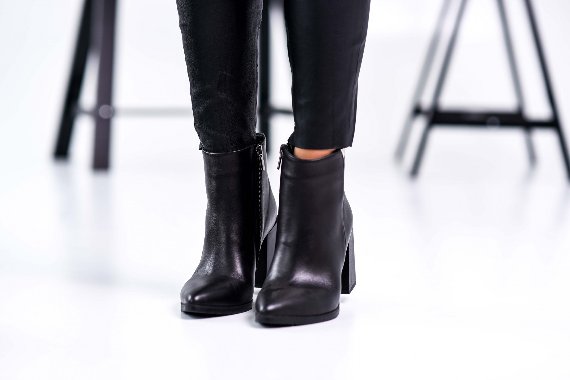

Ботинки Maya Shoes 2345 Черний 39р