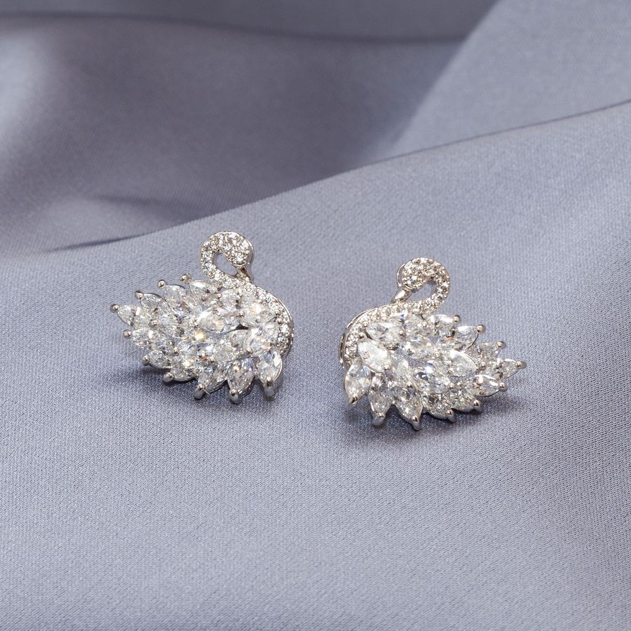 

Серьги гвоздики WHITE SWAN