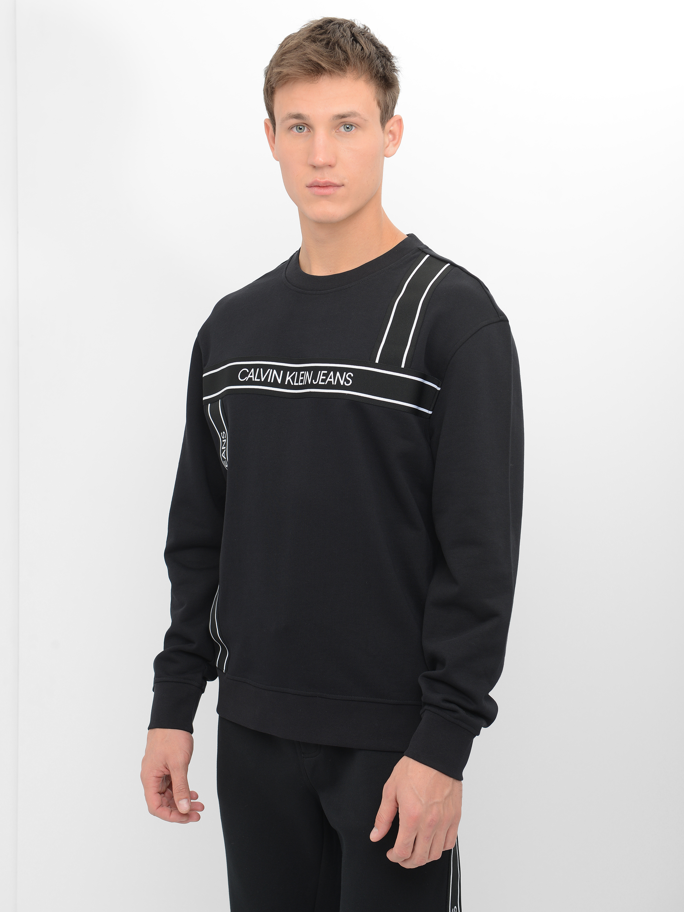 

Свитшот Calvin Klein Jeans Logo Tape Fashion Crew Neck J30J315701-BAE0 XL CK Black