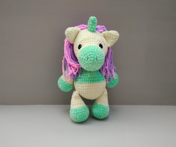 

Игрушка мягкая Единорожка вязанная рост 30 см (IVE2907202040)