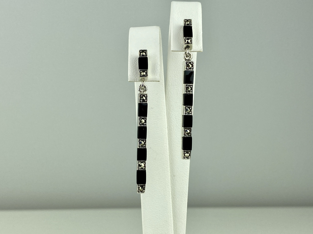

Серьги из серебра с Нефритом И Камнями Морион Восторг Sky Jewelry 777 (л262789)