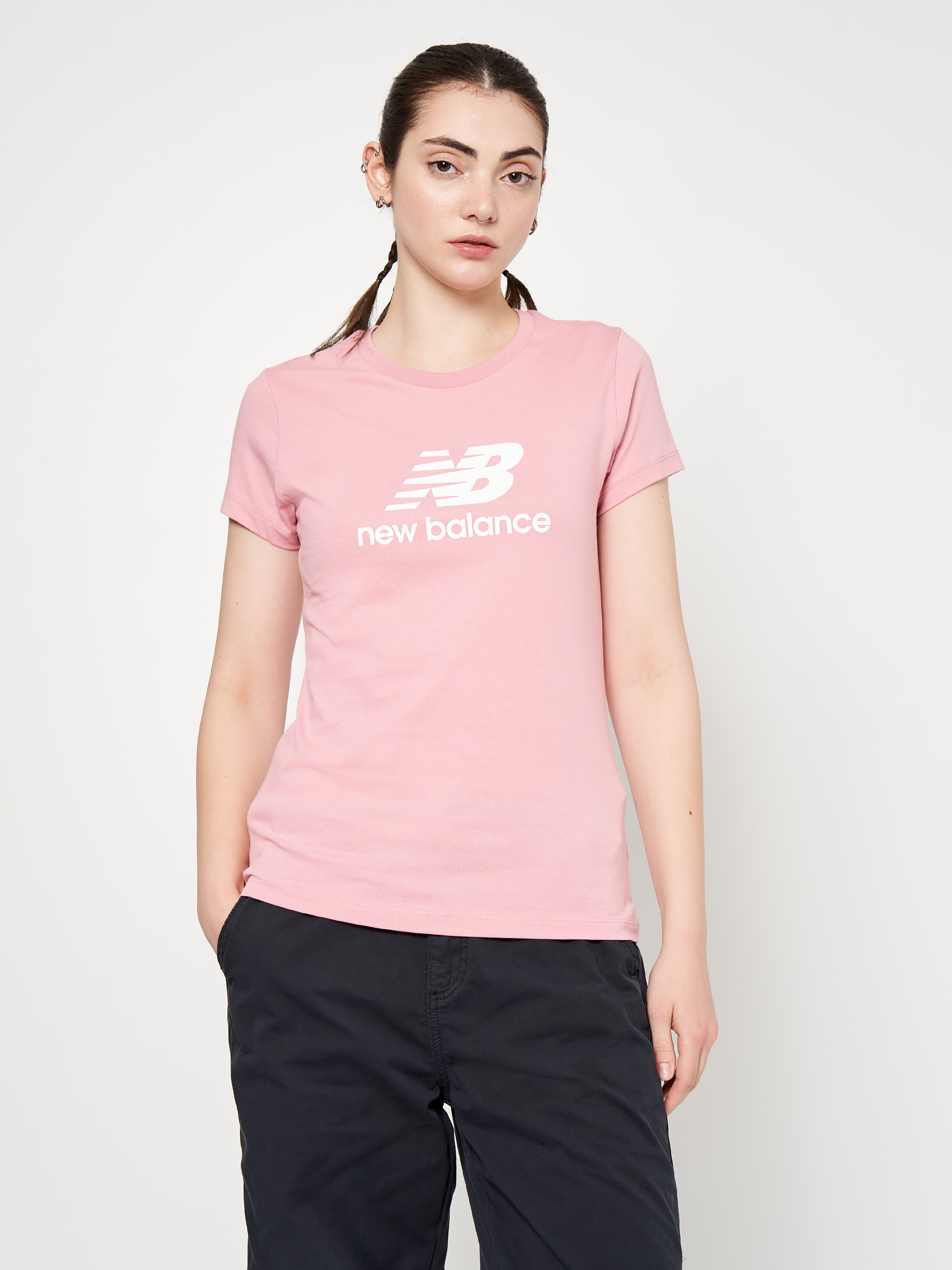 Акція на Футболка жіноча New Balance Essentials Stacked Logo WT31546HAO XS Рожева від Rozetka